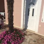 Ana * Umago