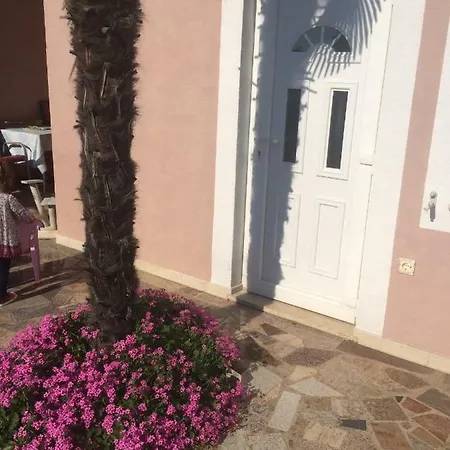 Ana * Umago